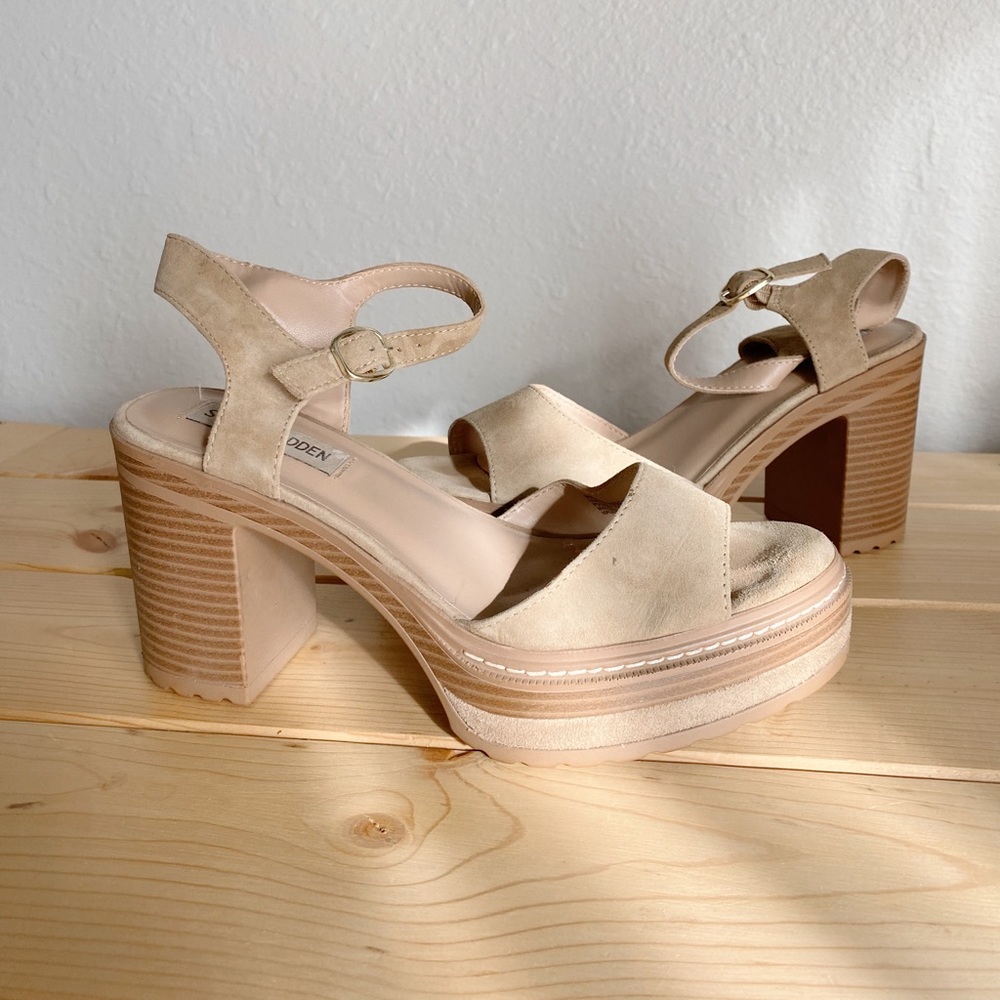 Steve Madden Shaker tan suede ankle strap, open toe, block heel.